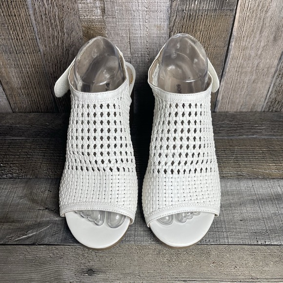 New Womens Sonoma Basset Hound White Faux Leather Woven Heeled Sandals Size 9.5 - Picture 6 of 8